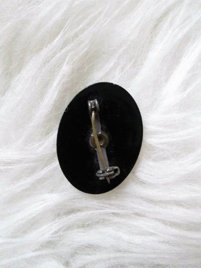 Vintage Black & Ivory Victorian CAMEO Retro Silhouette Brooch