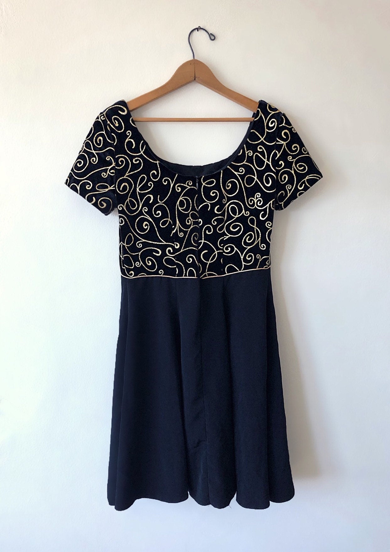 Wms 90's Black VELVET & Gold Swirl SCROLL Minimalist BABYDOLL Skater Dress Size 6