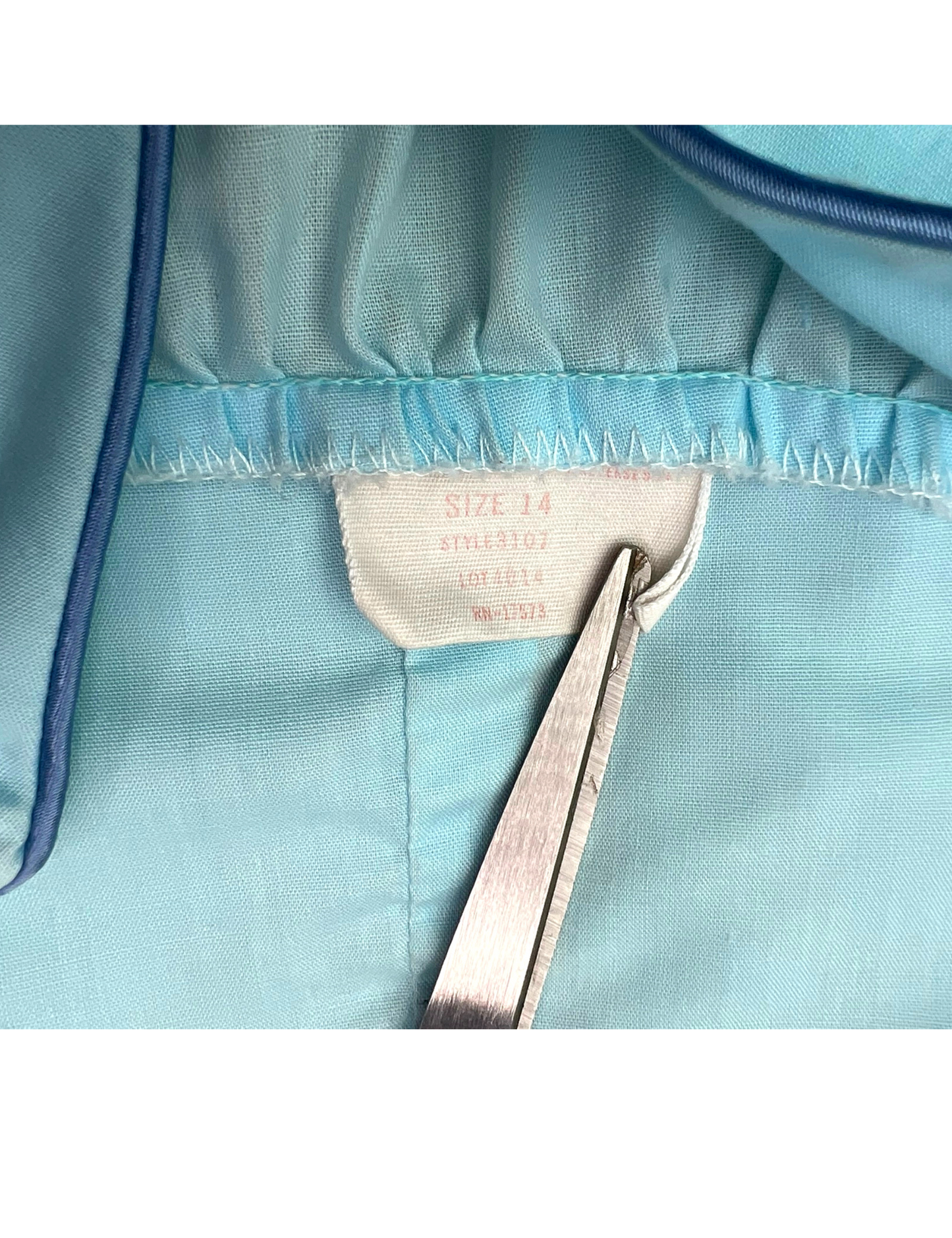 60’s Baby Blue Embroidered Floral Housecoat Robe with Pockets Size 14