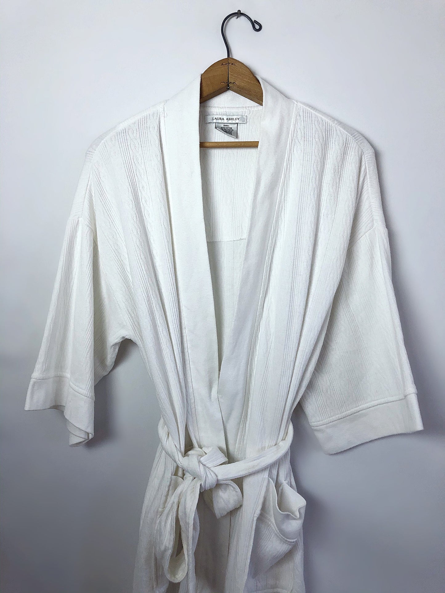 Vintage 90’s Laura Ashley White Spa Short Robe with Pockets Wms Size Small